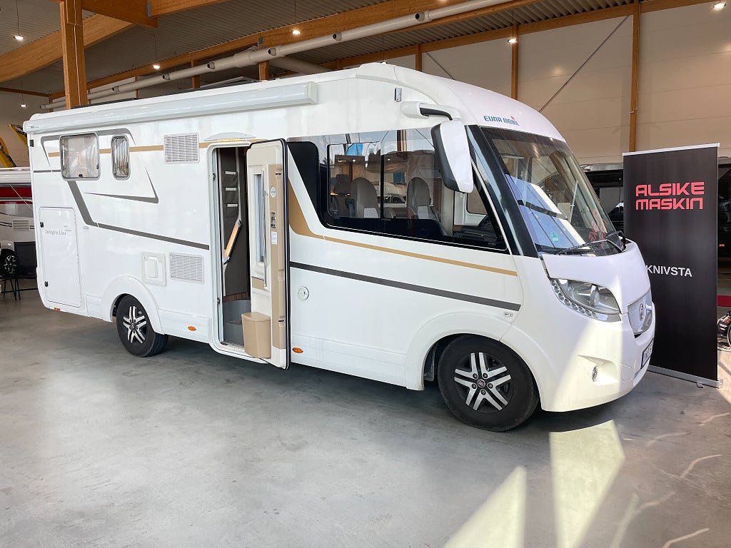 Eura Mobil Integra Line 695 QB / ALDE / Automat / Taksäng / Solcell / 