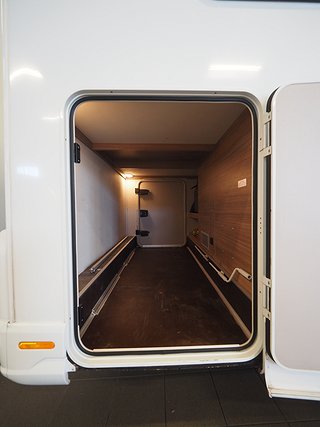 Husbil-integrerad Knaus L!ve I 700 MEG 18 av 20