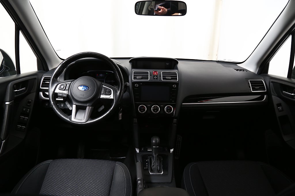 Subaru Forester 2,0D 147hk XS 4WD Aut Kamera Motorv Drag 2016