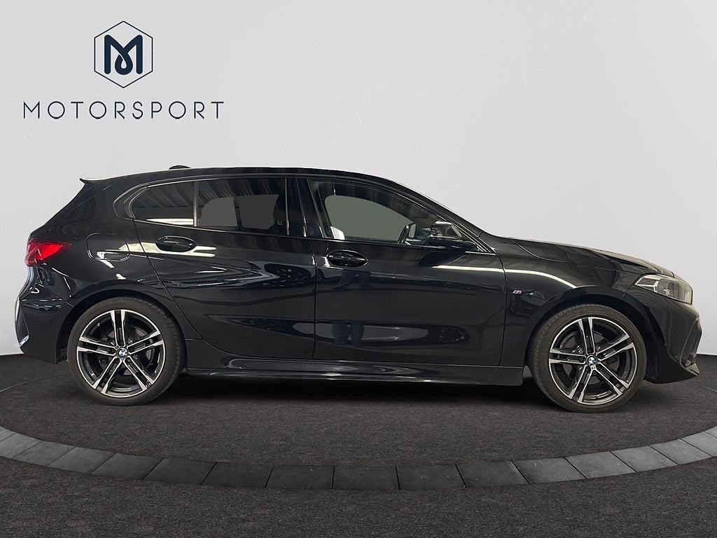 BMW 118I Aut M Sport Shadowline HiFi Rattvärme P-sensorer LED bild 7