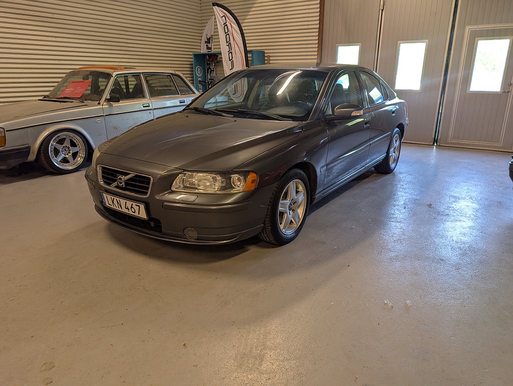 Volvo S60 D5 185HK Momentum Euro 4 Nybesiktigad 