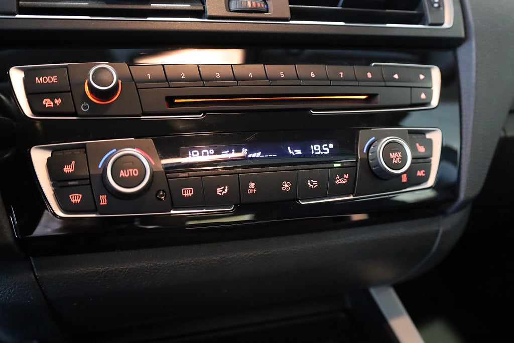 BMW 118I Steptronic Advantage PDC Connected Blåtand 2017