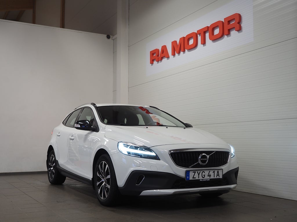 Volvo V40 Cross Country T3 152hk Kinetic Aut | Navi | PDC |