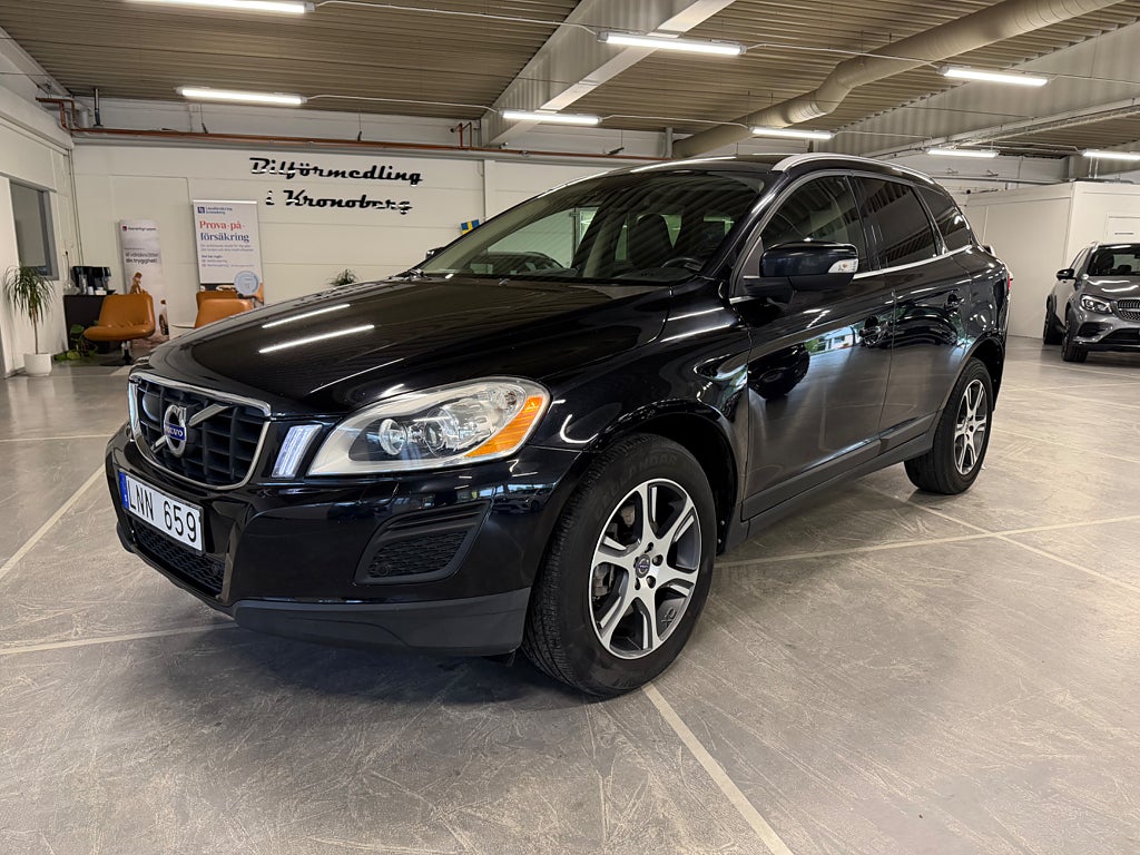 Volvo XC60 D5 AWD Summum Adaptiv Värmare Dragkrok Lanekeep Nyserv