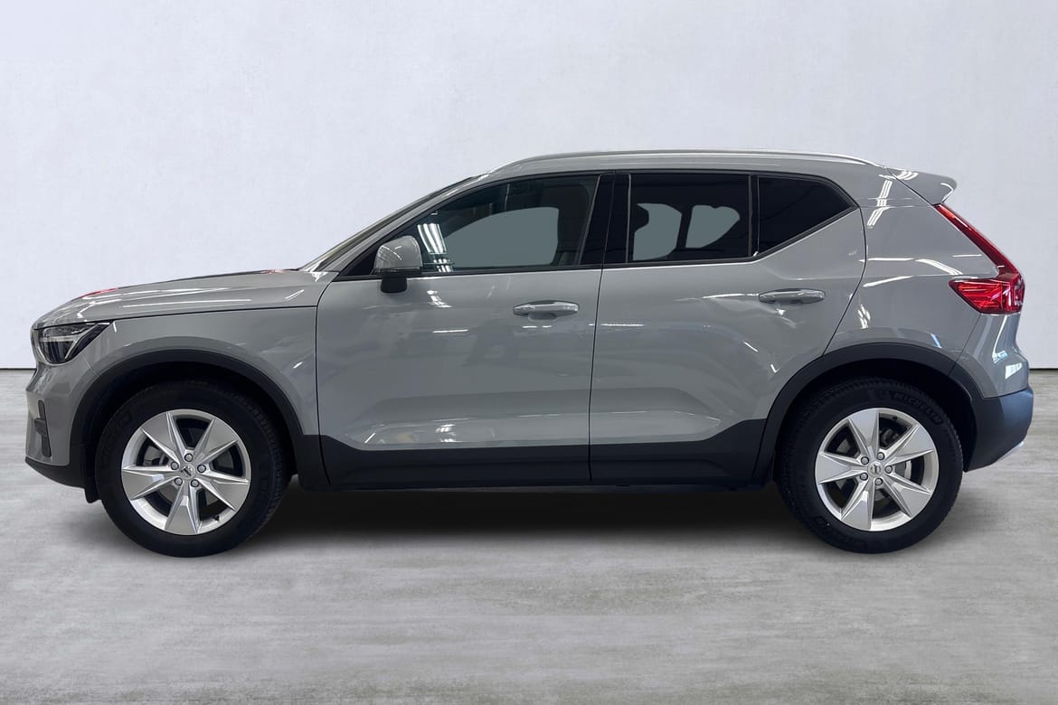 Volvo XC40 B3 FWD Bensin Core 2025, bild 2/10