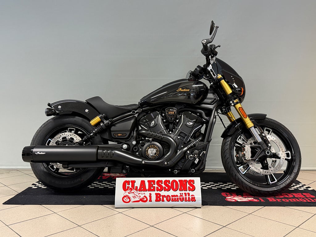 Indian Scout 101 Onyx Black Crystal 