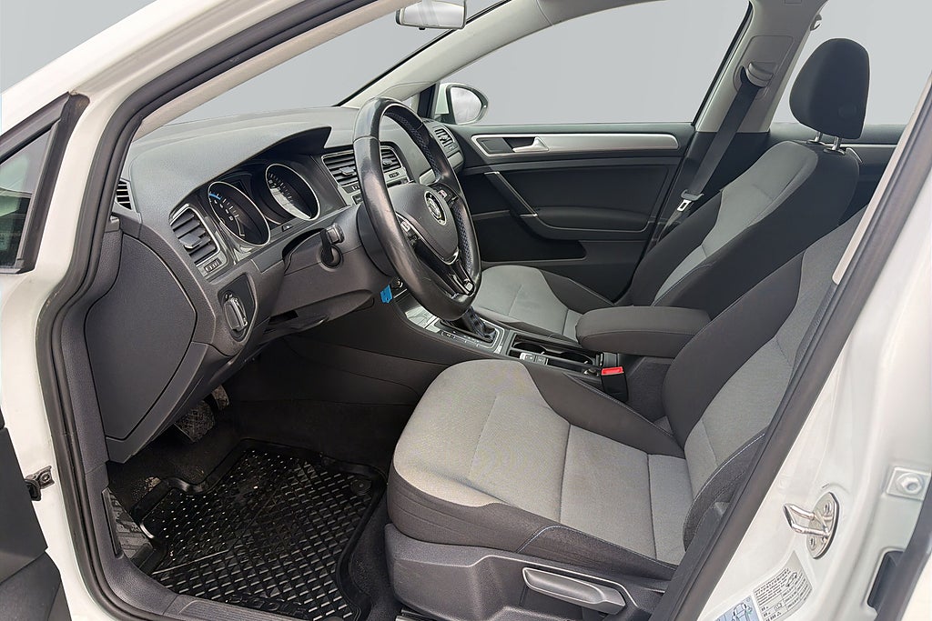 Volkswagen E-Golf 2015