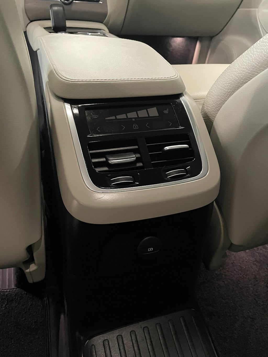 Volvo XC90 Recharge T8 AWD R-Design 7 Säten Plus Dark