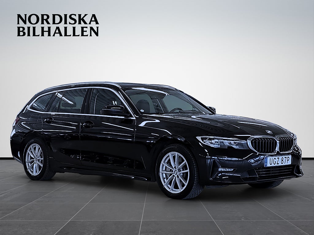 BMW 330e xDrive Touring Steptronic Sport line Nyservad Apple Car