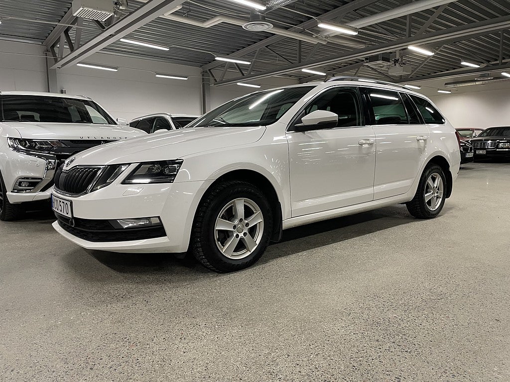 Skoda Octavia Kombi 2.0 TDI SCR 4x4 Ambition Cockpit P-värme