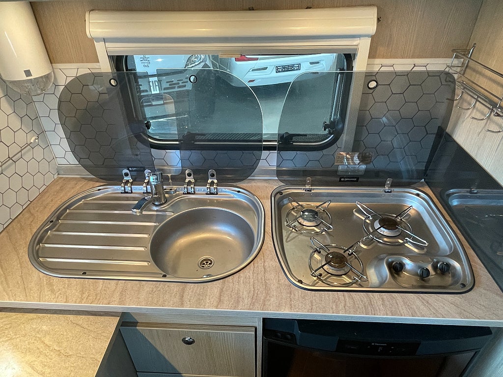 Bürstner Ixeo 585 / Taksäng / Under 6m / B-kort / Solcell / AC-Bodel /  - Bürstner