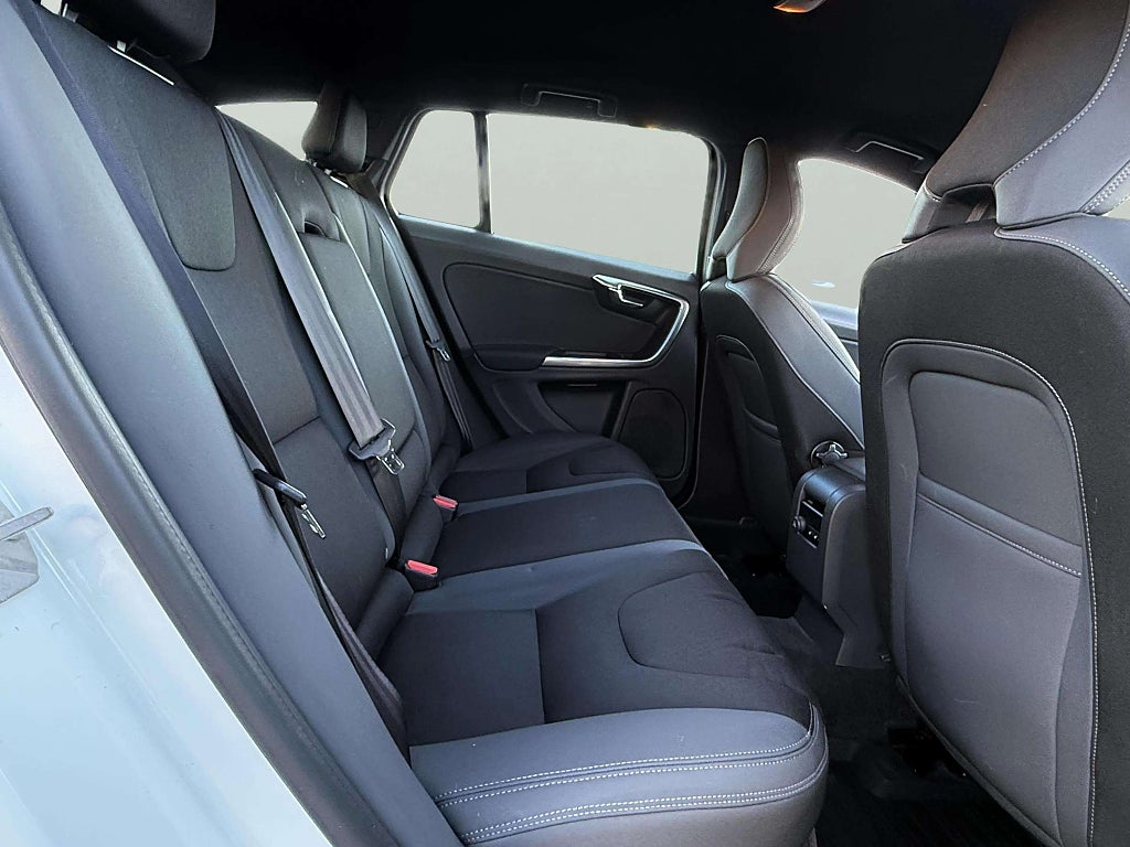 Volvo V60 D4 AWD Geartronic Dragkrok Nyservad V-hjul Värmare Hemleverans - miniatyr 15