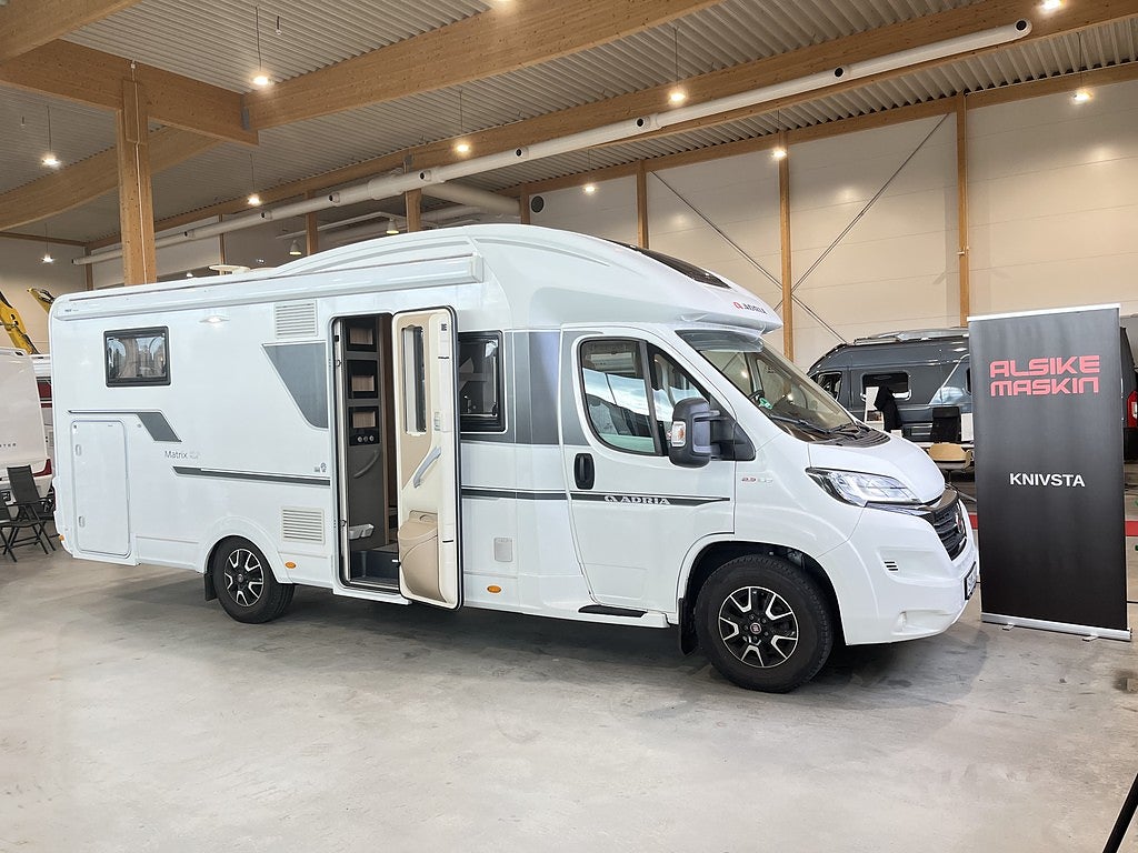 Adria Matrix Plus 670 DL / Taksäng / F2F / Solcell / Automat / Ugn / C