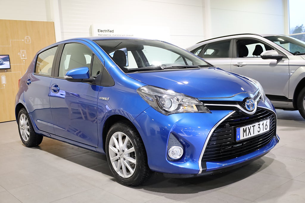 Toyota Yaris Hybrid e-CVT Active Navi Kamera Blåtand M-Värme 2015