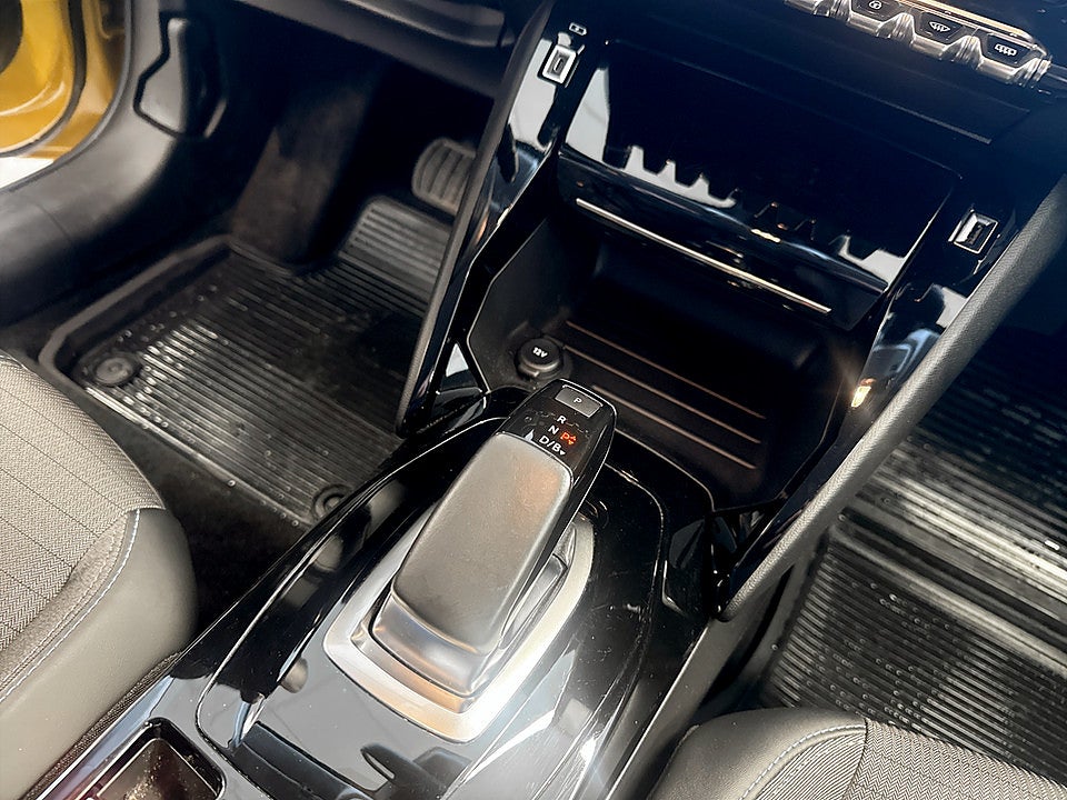 Bild på Peugeot e-208 Allure 50kWh 136hk Aut B-KAMERA CARPLAY