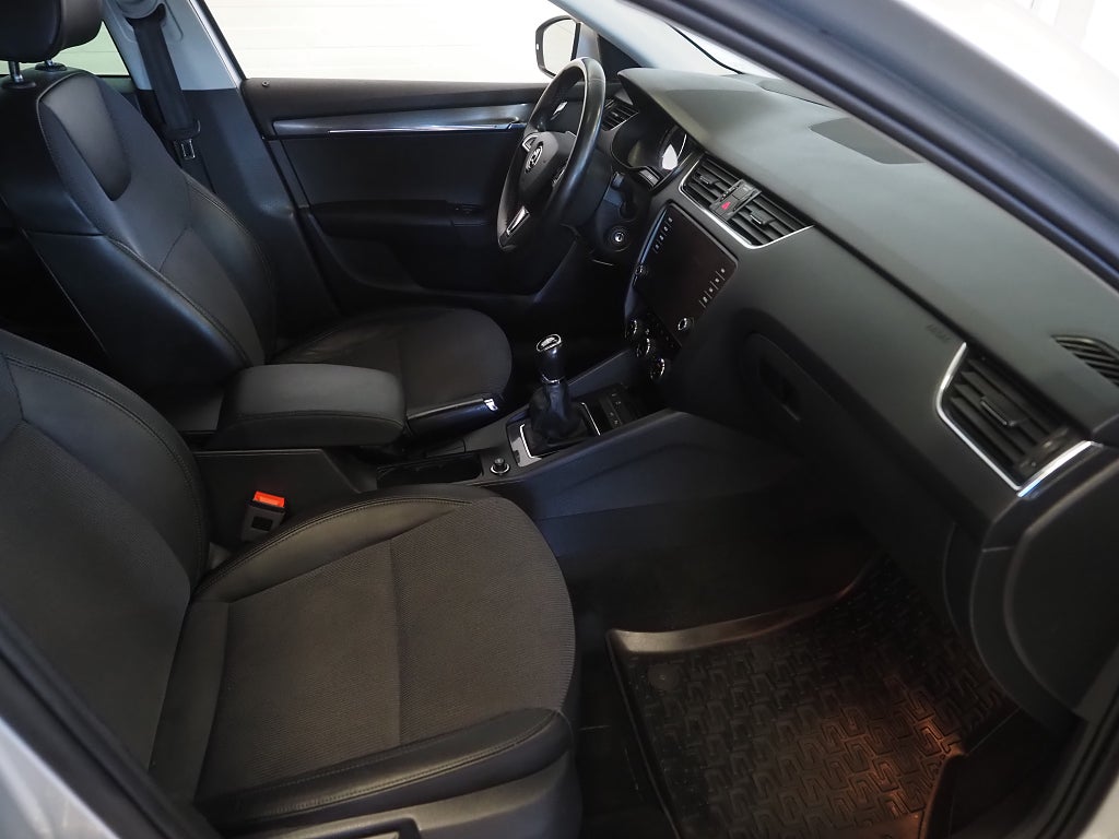 Skoda Octavia 1.0 TSI Style Premium Kamera Drag Canton P-Värm Navi 2018
