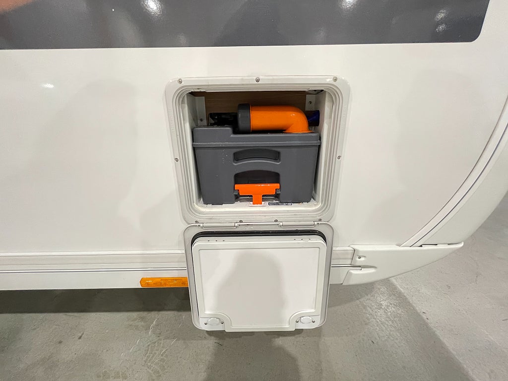 Adria Alpina 663 HT / AC / ALDE / Markis / Frontkök  - Adria