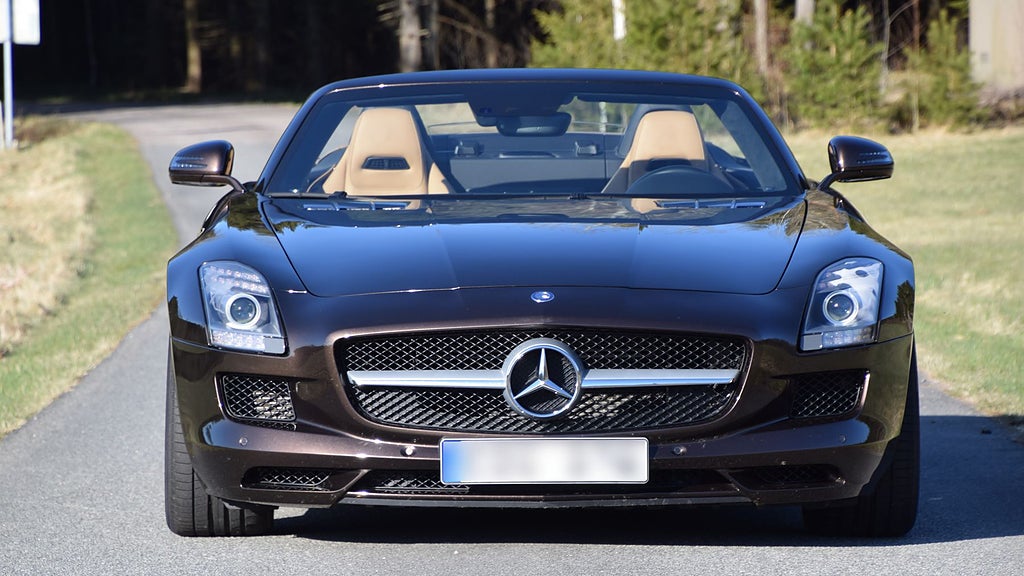 Mercedes-Benz SLS AMG Roadster användes som tjänstebil av Mercedes finanschef. Foto: Bilweb Auctions