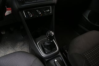 Halvkombi Volkswagen Polo 19 av 21