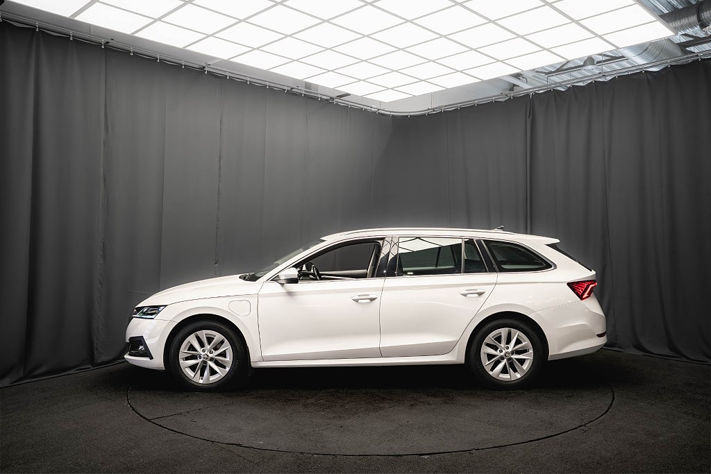 Skoda Octavia Kombi iV Plug-in STYLE B-VÄRMARE KAMERA MATRIX 204hk