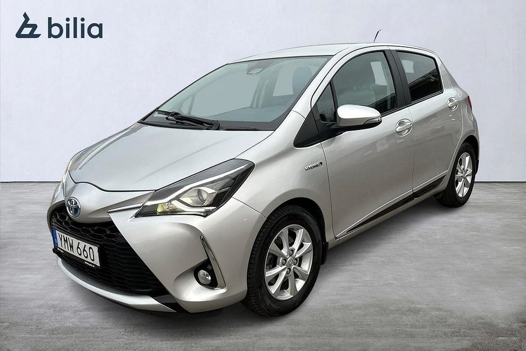 Toyota Yaris Hybrid MELLANDAGSREA 5,99% - Style Defa Värmare Approved Used