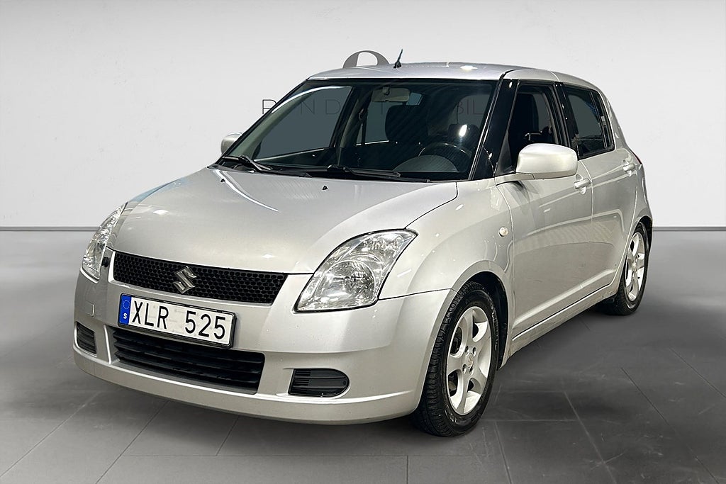 Suzuki Swift 5-dörrar 1.3 DOHC 92HK EN ÄGARE M&K AC 15"