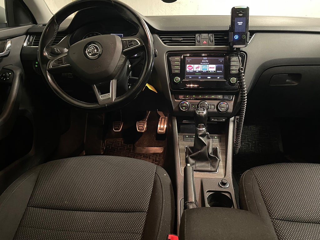Skoda Octavia Scout 2017 - miniatyr 12