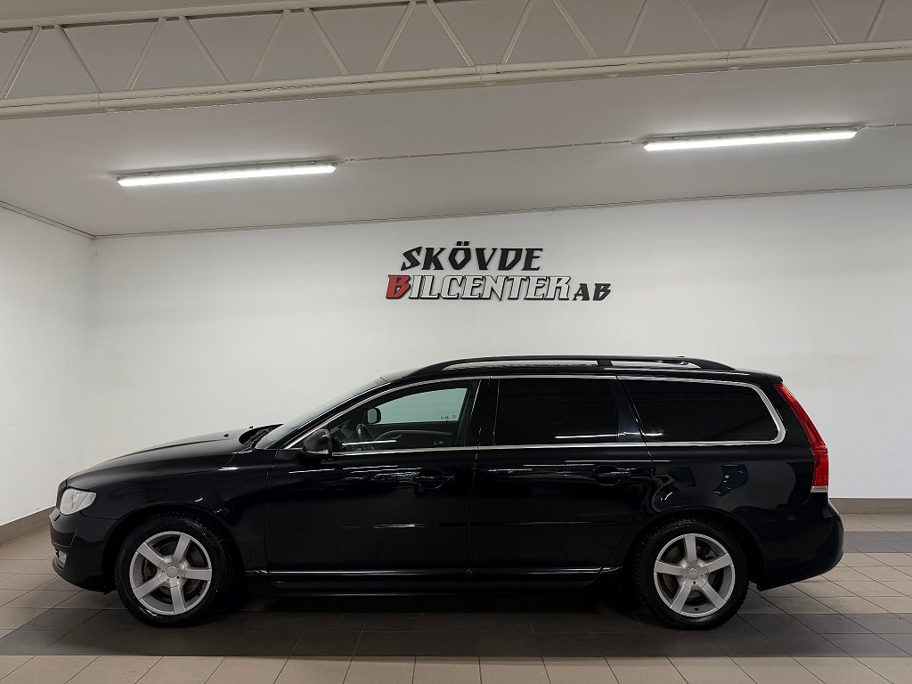 Volvo V70 D2 Momentum/Nyservad/6-VXL/Drag/VOC/Xenon/Rattvätme 