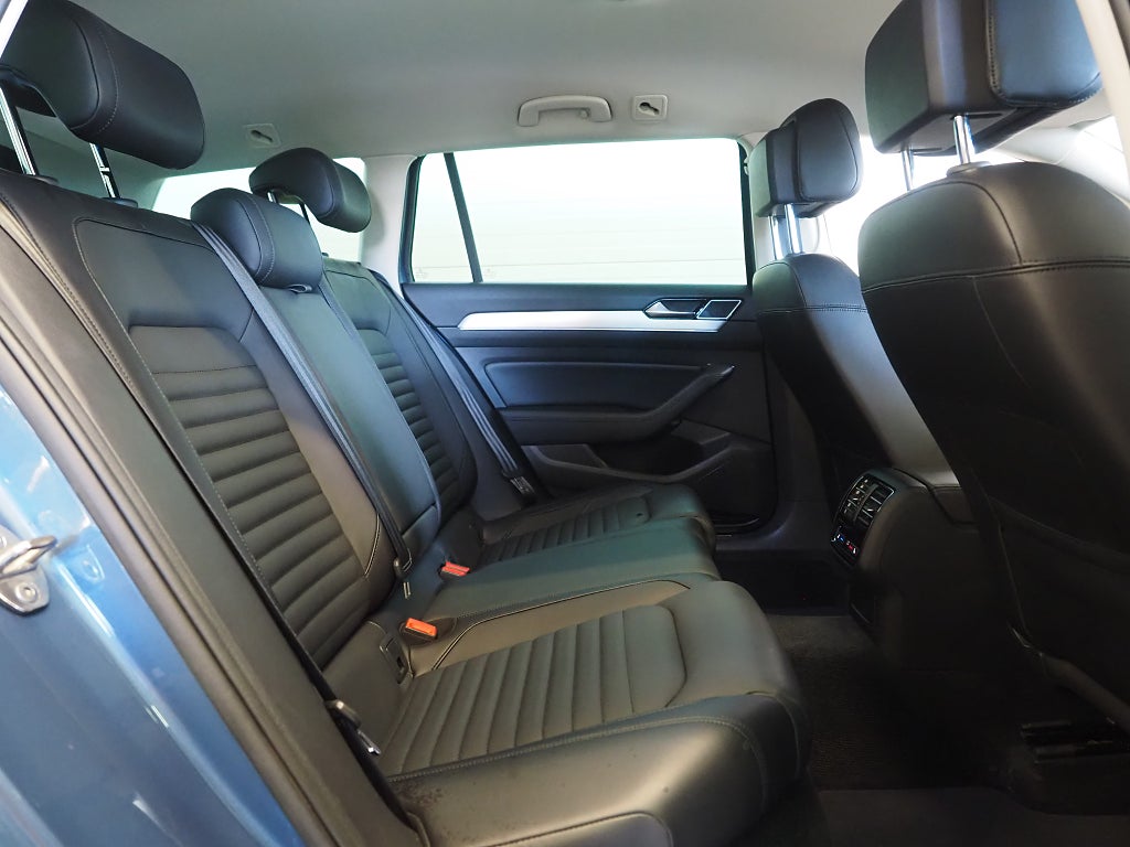 Volkswagen Passat Sportscombi 2.0 TSI 220hk GT Drag Kamera P-Värm Läder 2018