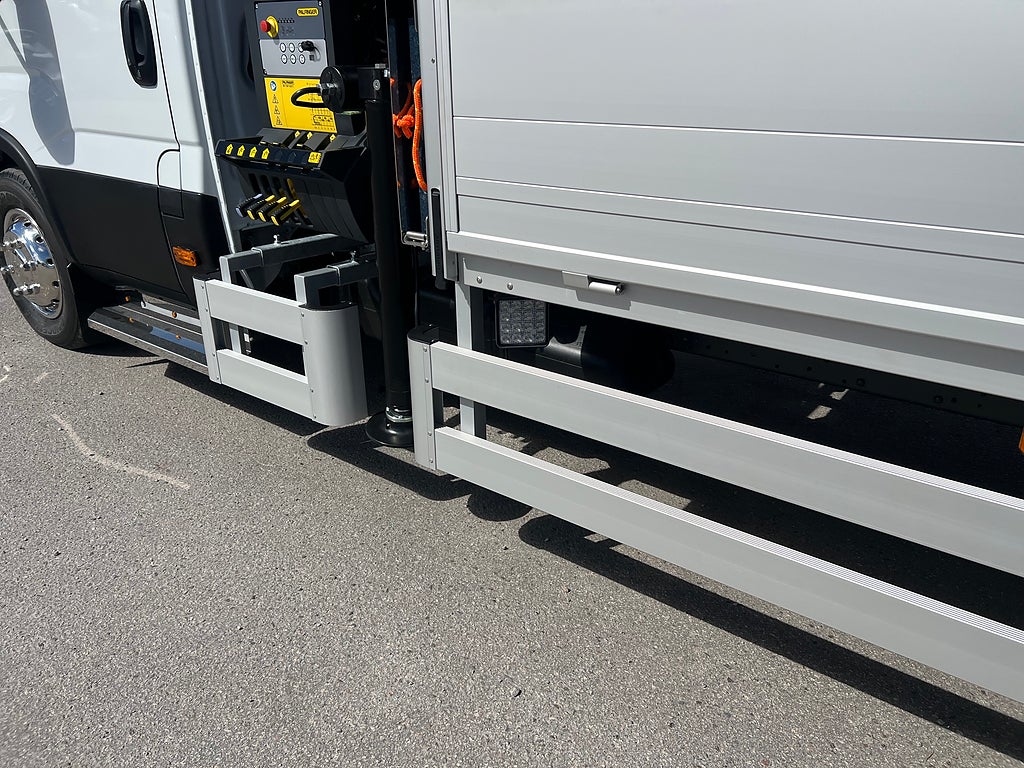 Iveco Daily 72C18 A8 Kranbil Palfinger Kran Fullutrustad