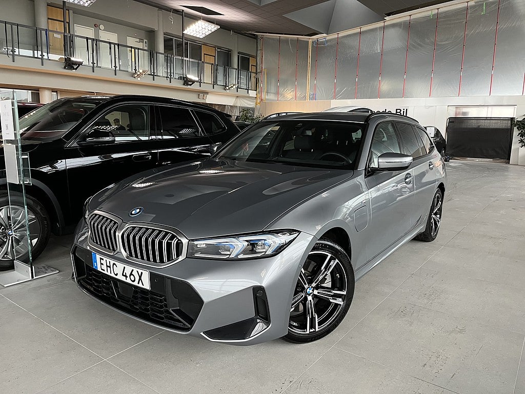 BMW 330e Touring M Sport Drag 18" HiFi Rattvärme Park Assist