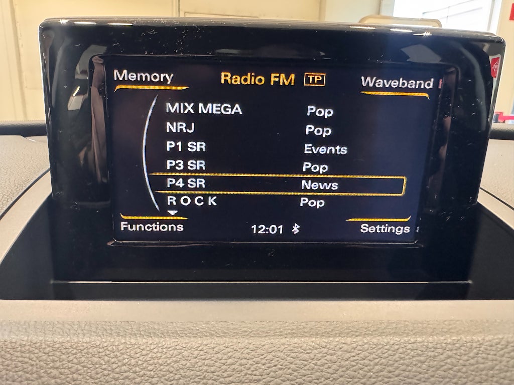 Audi Q3 2017 - miniatyr 25