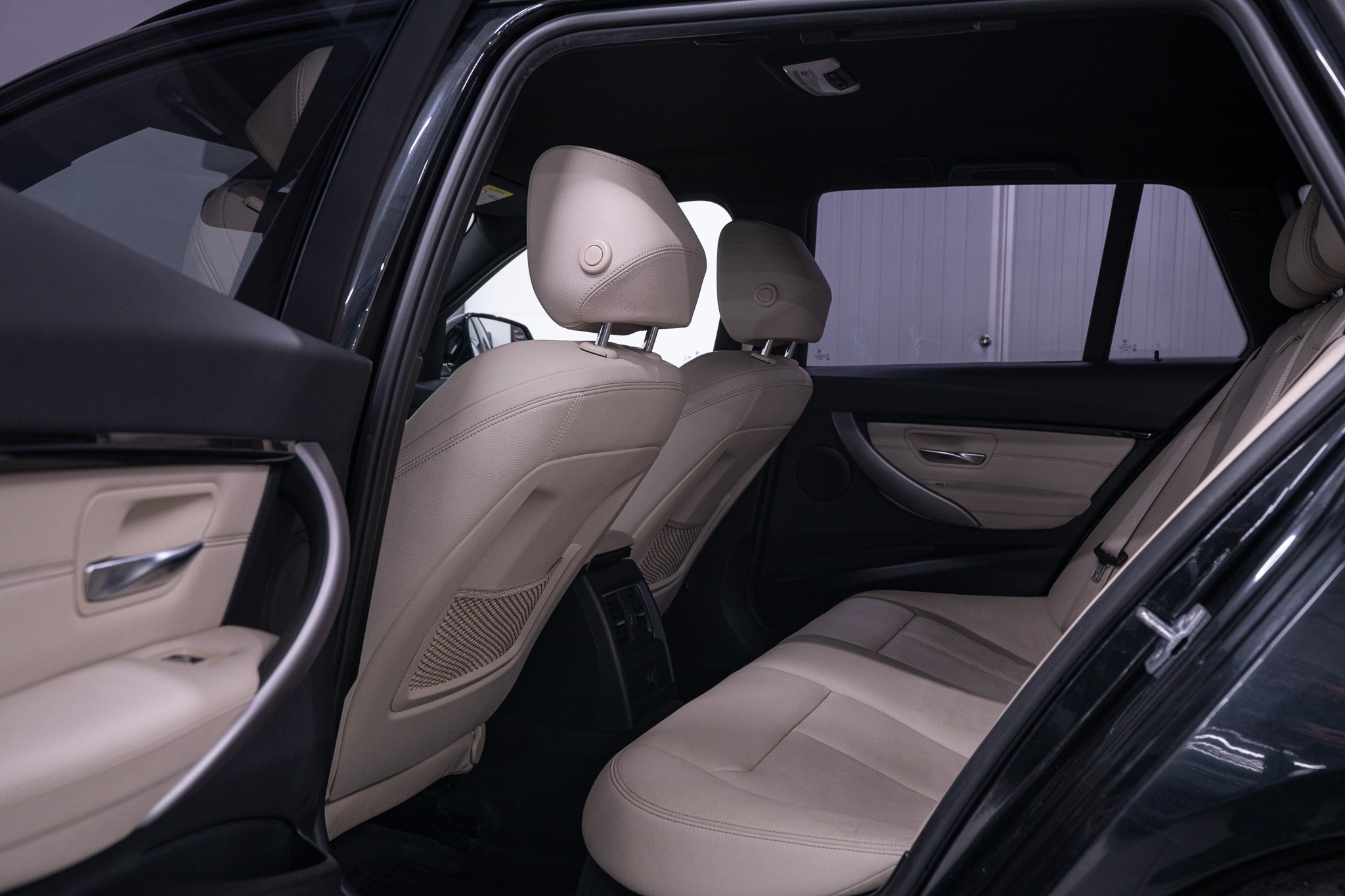 BMW 320i M Sport Shadow 2019, bild 9/10