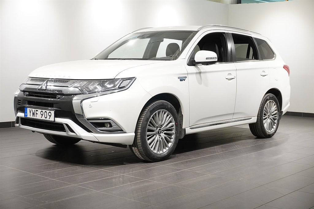 Mitsubishi Outlander PHEV AWD Business X 360° Drag Läder | Ränta 3,95%