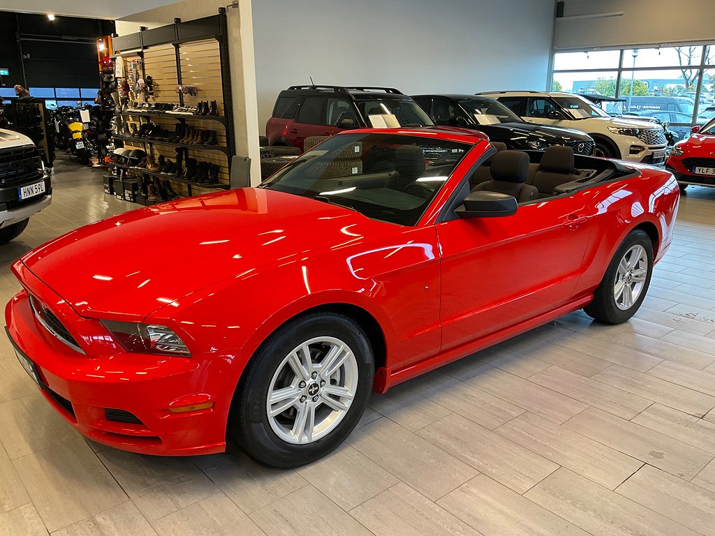 Ford Mustang V6 Convertible dragkrok Clean Carfax 