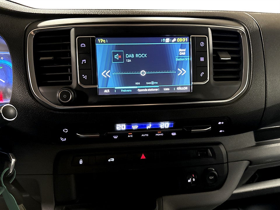 Bild på Peugeot e-Expert PRO+ 75kWh 136hk Aut L2 B-KAMERA CARPLAY
