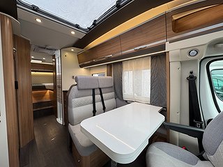 Husbil-halvintegrerad Adria Coral 670 SL AUTOMAT 6 av 19