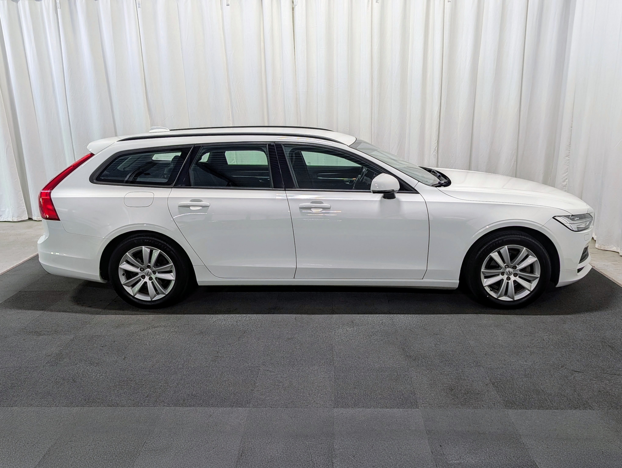 Volvo V90 D4 Geartronic 2018, photo 5/10