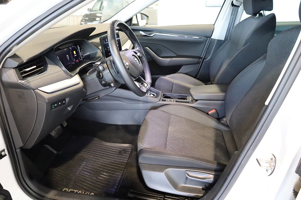 Skoda Octavia Kombi iV Style Aut Kamera Värmare Leasbar