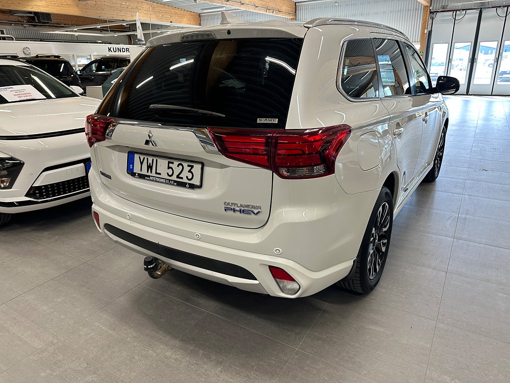 Mitsubishi Outlander PHEV Comfort Automat4+4 Dragkrok  thumbnail