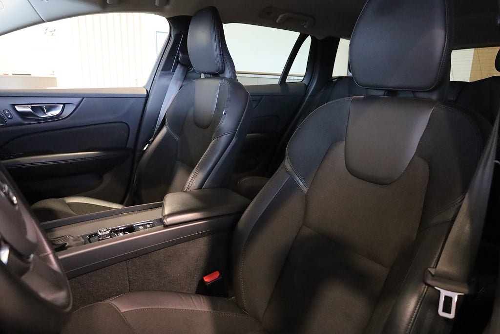 Volvo V60 D4 AWD Aut Momentum H/K Navi Kamera Leasbar 2021