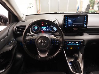 Halvkombi Toyota Yaris 15 av 23