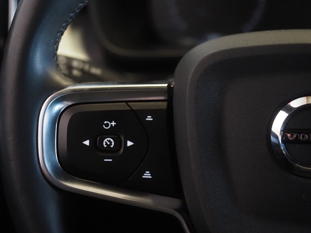 Volvo XC40 Recharge T4 211hk DCT Momentum | Drag | Keyless | 2022