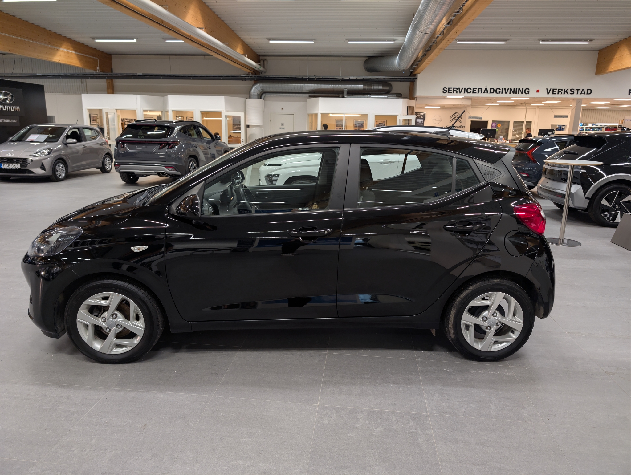 Hyundai i10 1.0 Essential 2023, bild 2/33