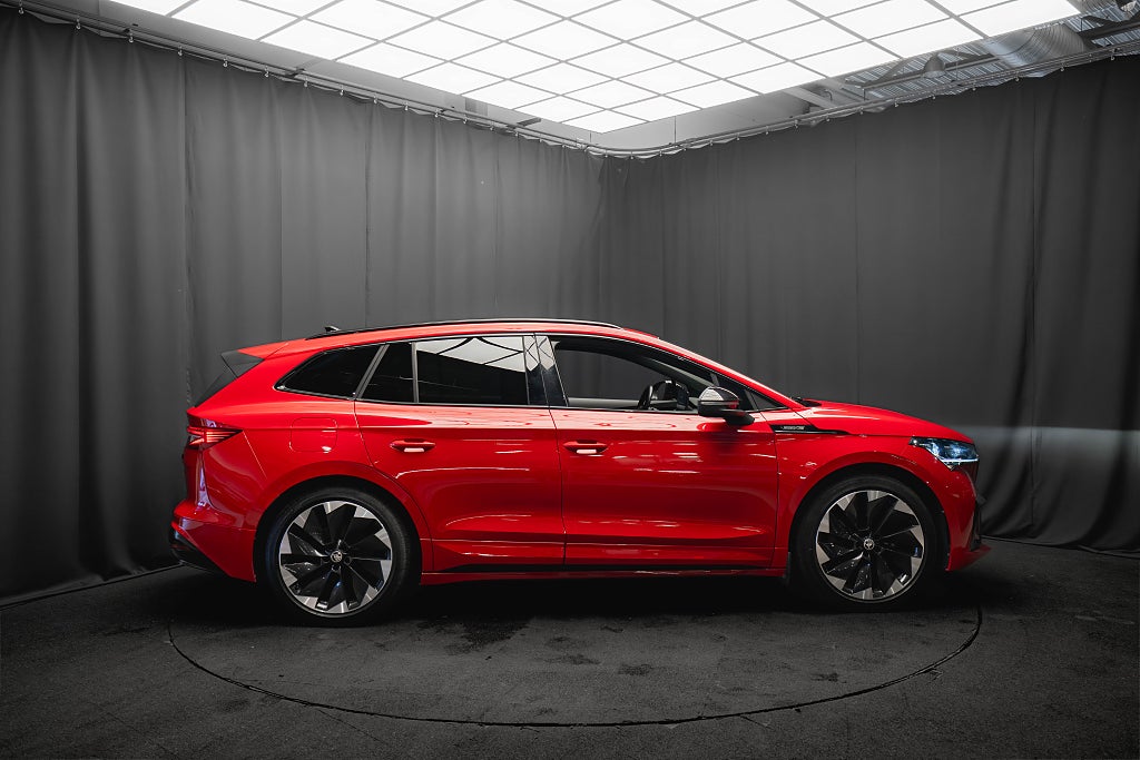 Skoda Enyaq iV 80x SPORTLINE CRYSTAL 21'' DRAG HUD CANTON 1-ÄGARE MOMS