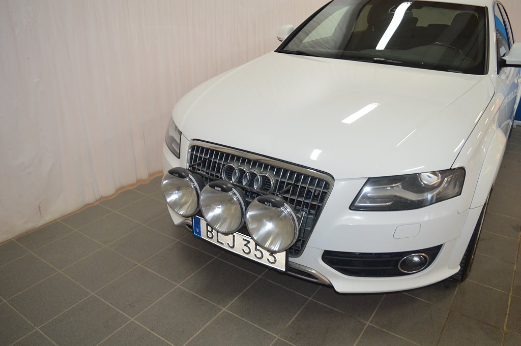 Audi A4 2011 - miniatyr 2