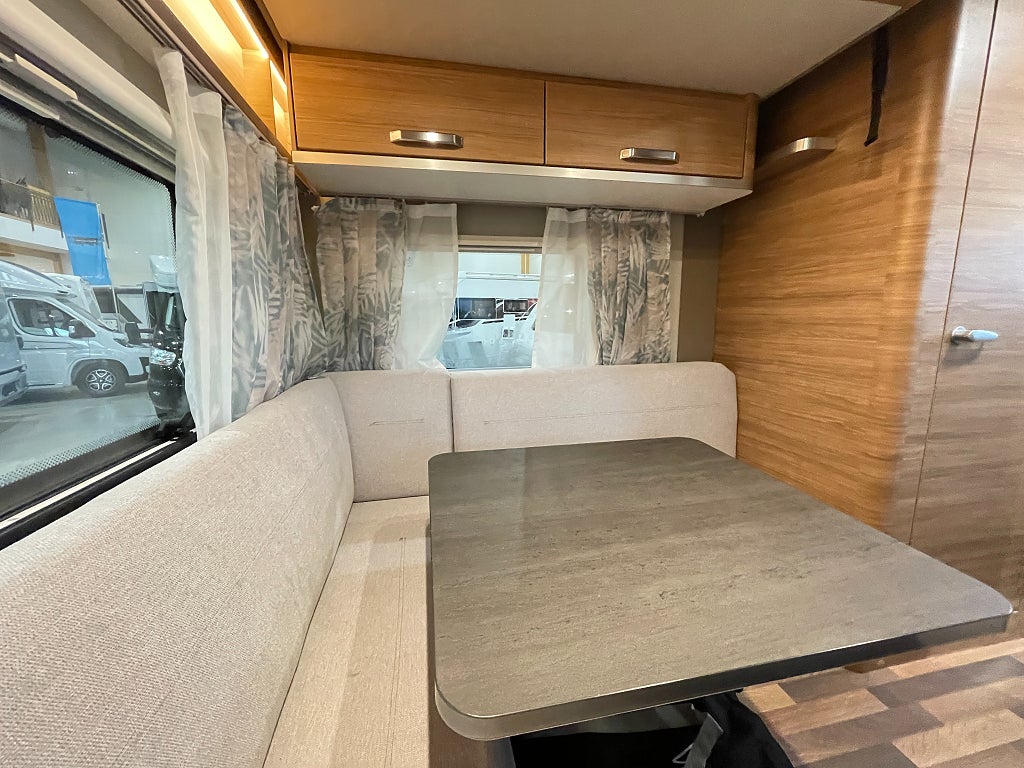 Weinsberg 390 PUH /Taksäng/Förtält/B-körkort/1310kg/Solcell - Weinsberg