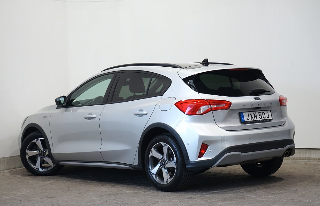 Ford Focus 1.0 EcoBoost Launch Edition B-kamera Carplay 125hk