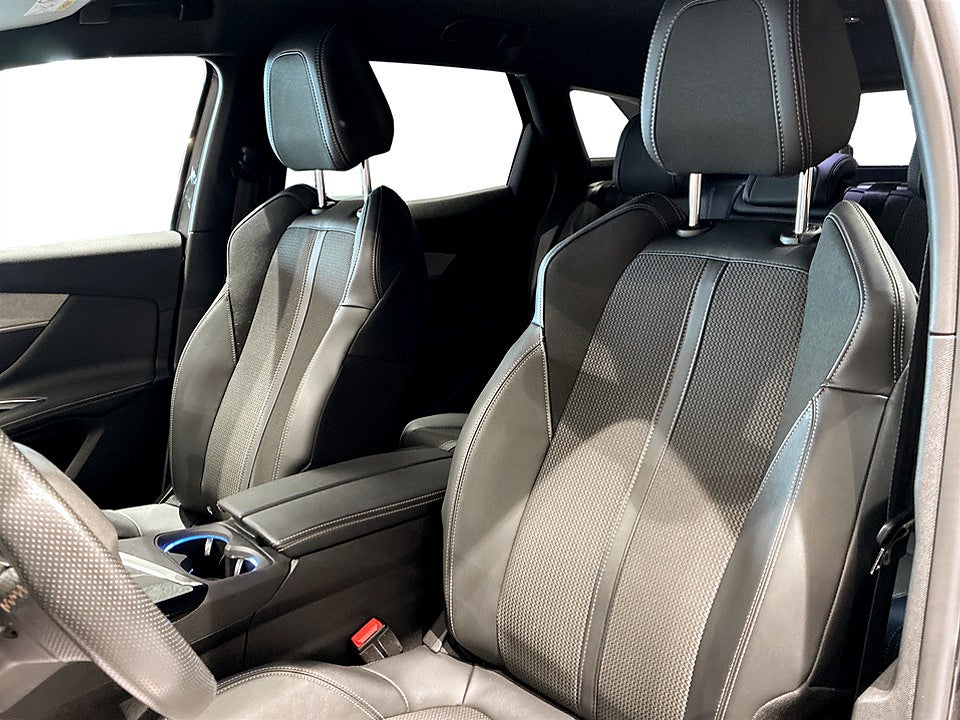 Bild på Peugeot 3008 GT 1.2 PT 130hk Aut DRAGKROK 360-KAMERA CARPLAY