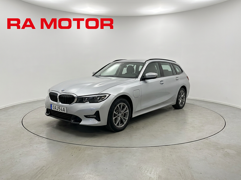 BMW 330e xDrive Touring | Sport Line | M-Ratt | P-sensorer | 2021